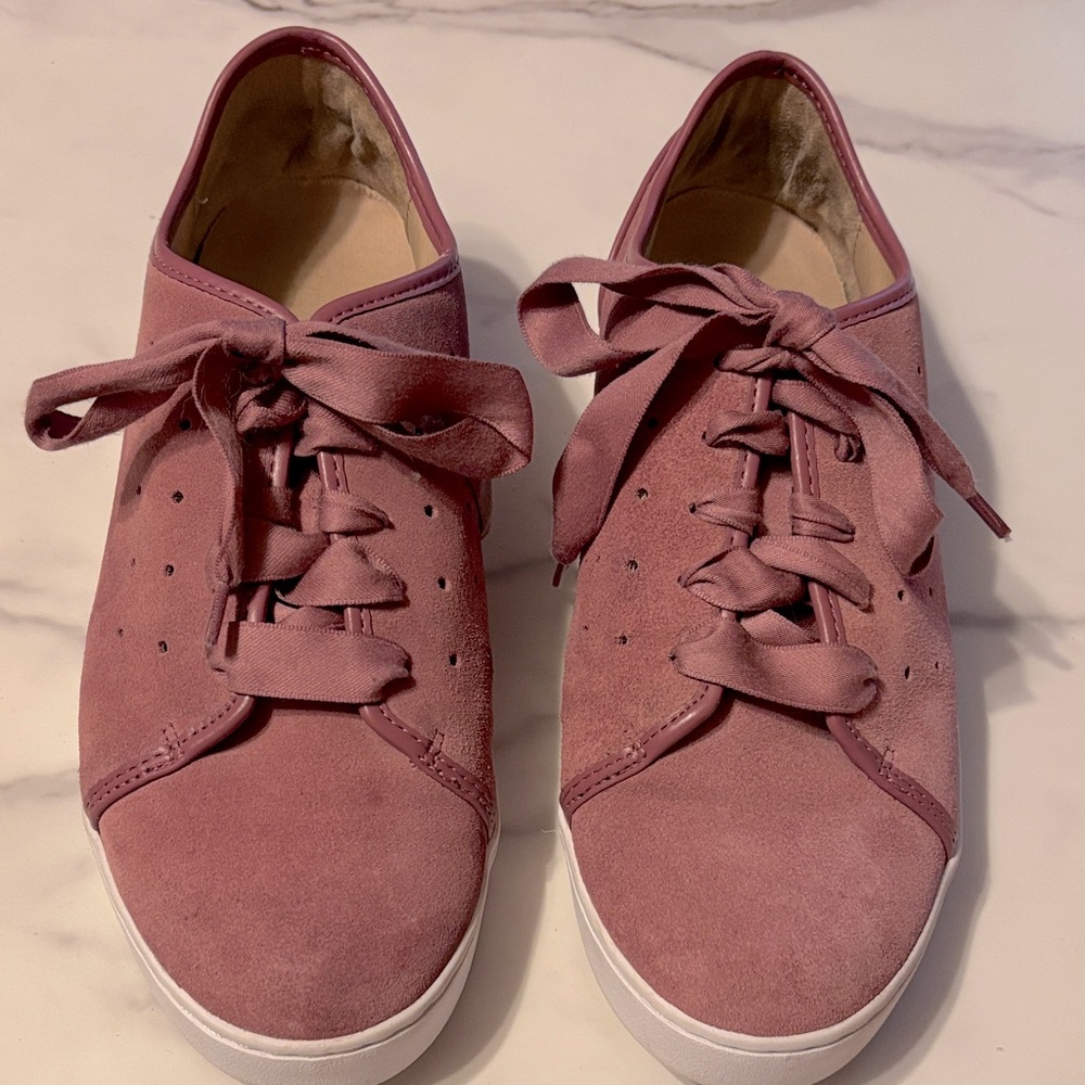 Vionic Women's Pink/lavender Suede Sneakers size 9 in excellent condition